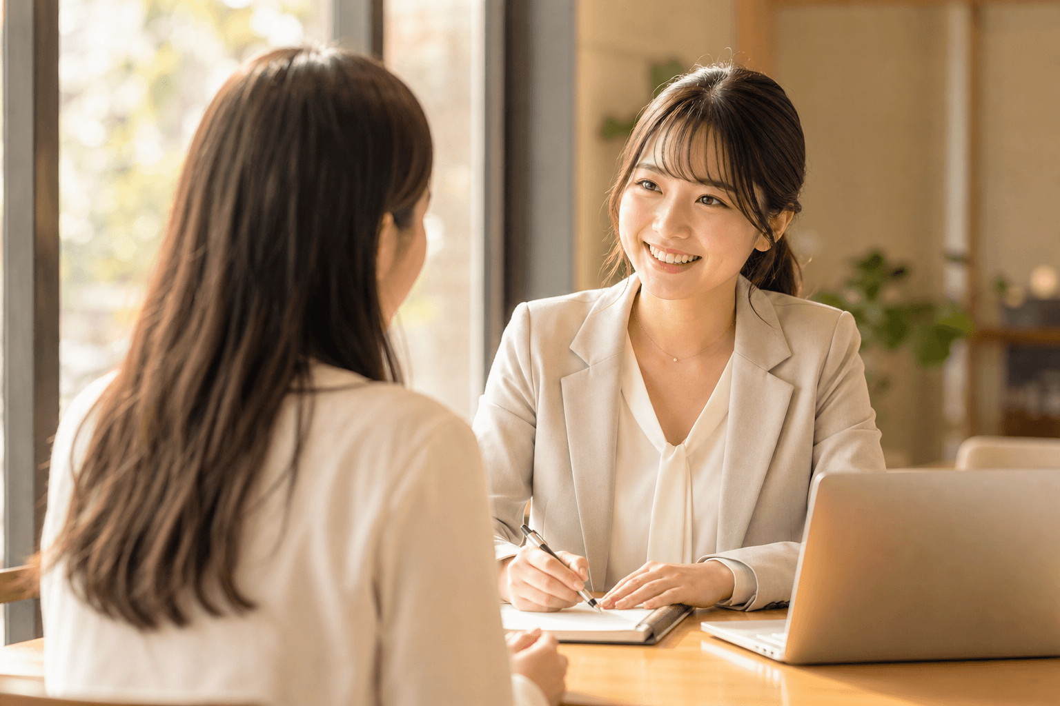 アドバイザーと求職者のキャリア相談の様子